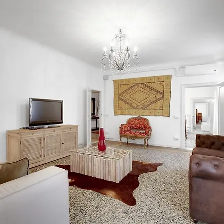 Apartment Lion King *